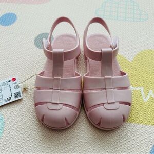 Zara Girls' Light Pink Closed-Toe Sandals